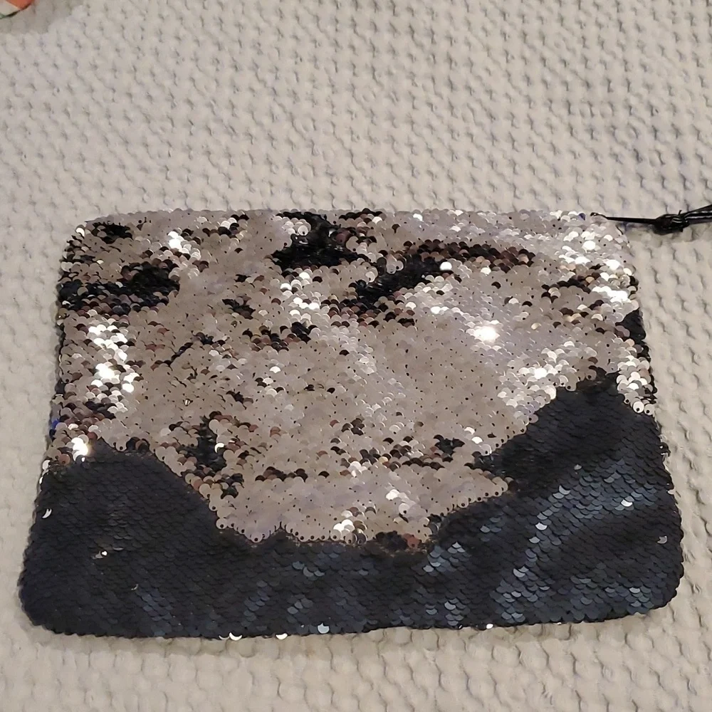 NWOT Cheekys brand color changing sequin wristlet. Changes from silver to black